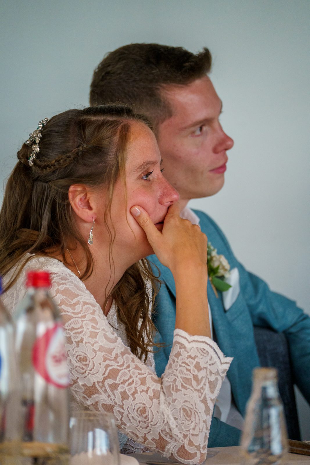 Bruidspaar tijdens de speeches