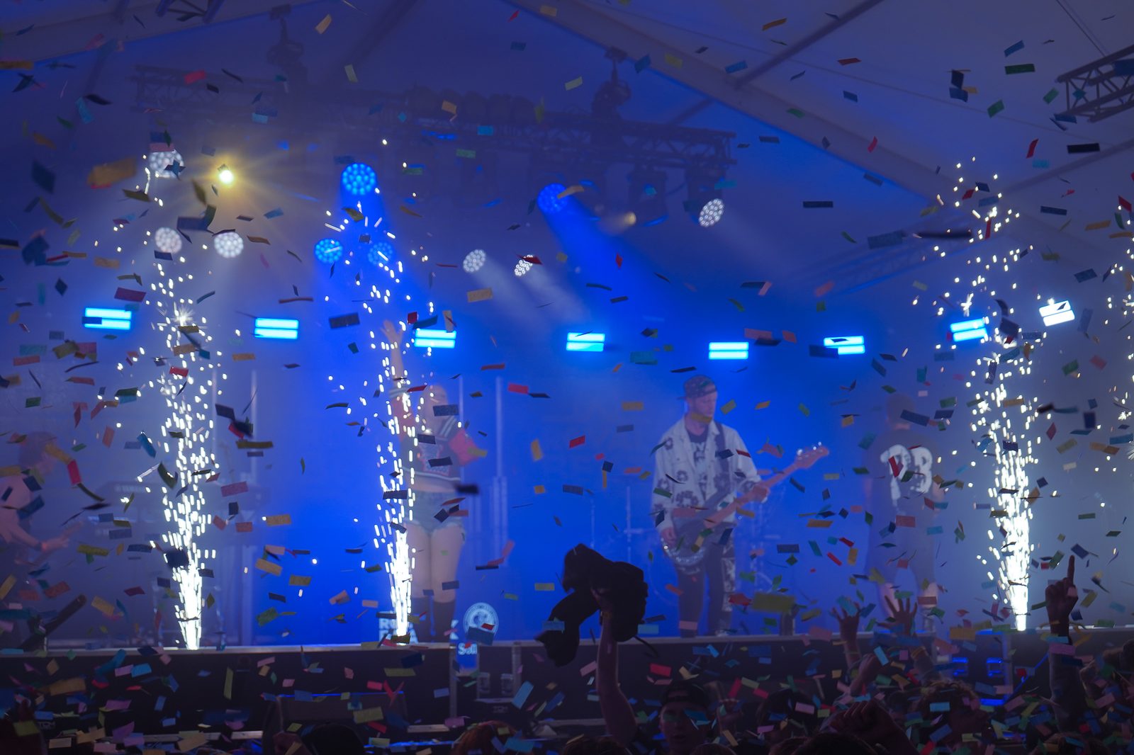 Confetti en vuurfonteinen bij Royal Beat