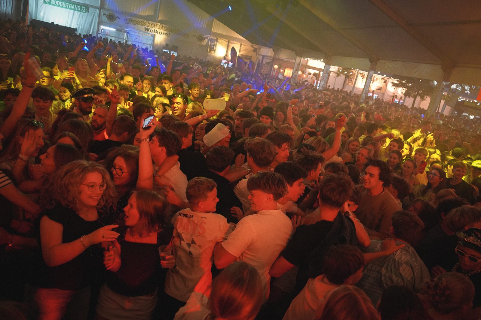 Crowd bij Omdat Het Kan & Average Rob